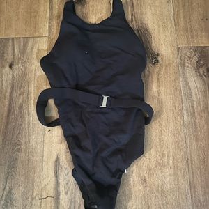 Seafolly Australia Women’s one piece all black belted swimsuit size 6.